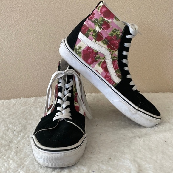 VANS High Top Sneakers Size 7 - Picture 1 of 11